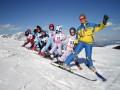 Čarovné jarné prázdniny s deťmi na zjazdovkách v rakúskych Alpách