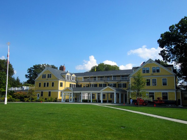 The-Country-Club-(Brookline)-clubhouse-angle