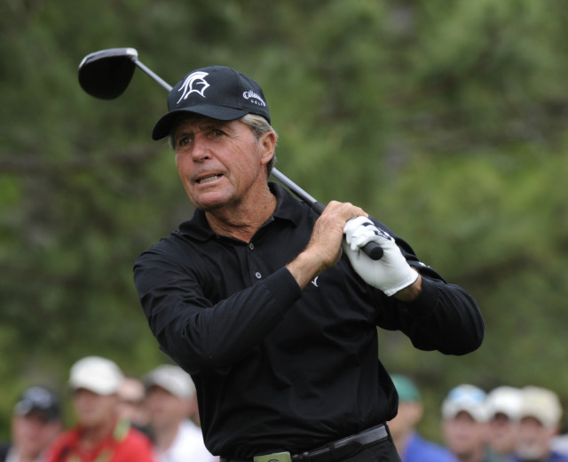 4/10/09 12:53:14 PM -- Augusta, GA -- The Masters second round -- Three-time Masters Champion Gary Player watches his tee shot at No 15. Photo by Jack Gruber, USA TODAY. ORG XMIT: JG 35990 09masters 4/10/2009 (Via OlyDrop)