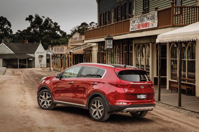 2016 Kia Sportage Platinum rear 3/4.