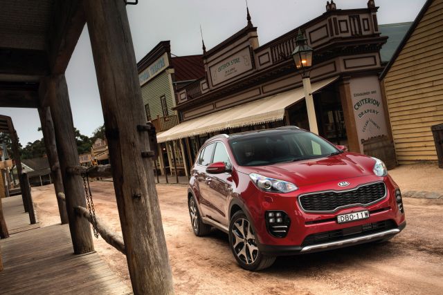 2016 Kia Sportage Platinum front 3/4.